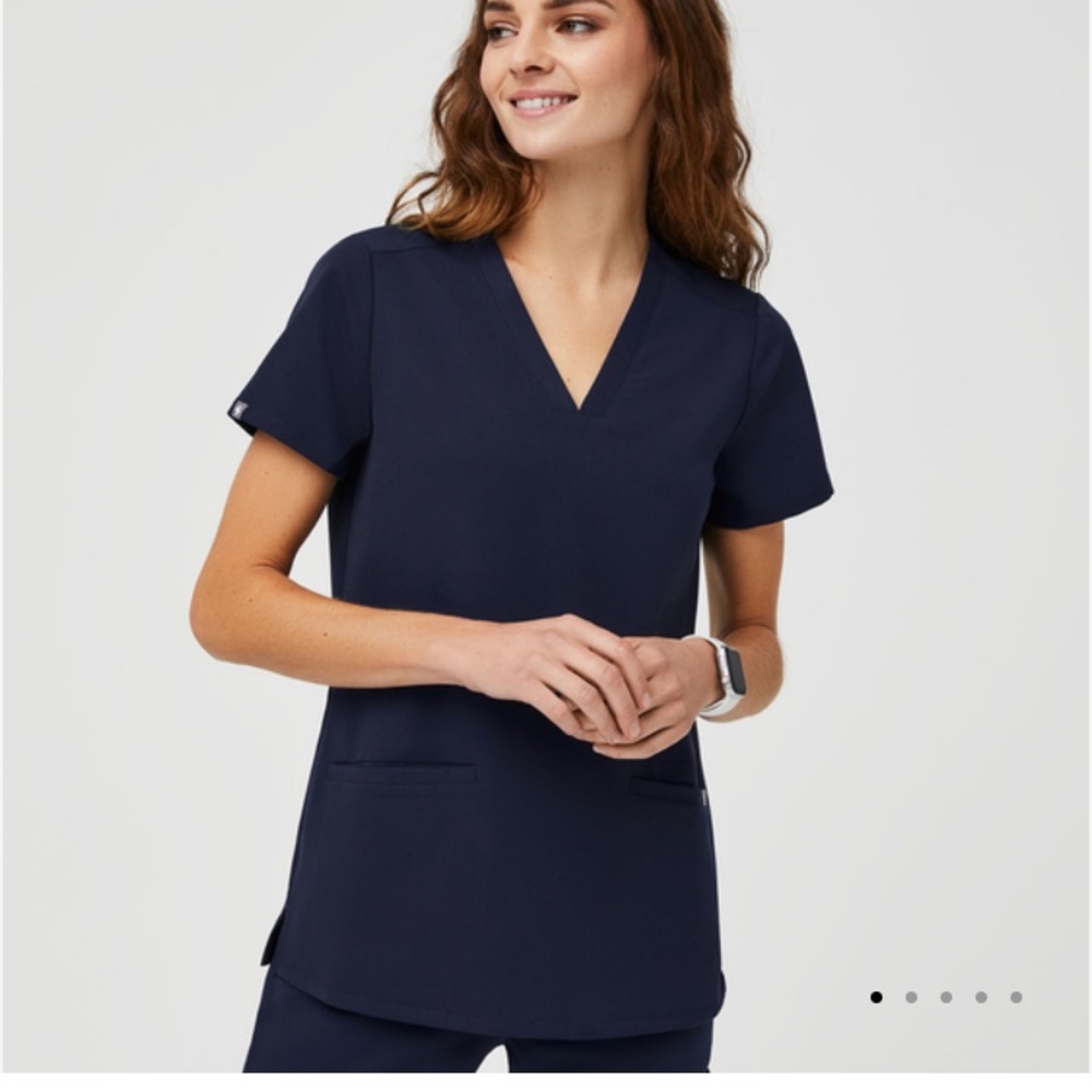 Casma three pocket scrub top. Navy blue xxs
